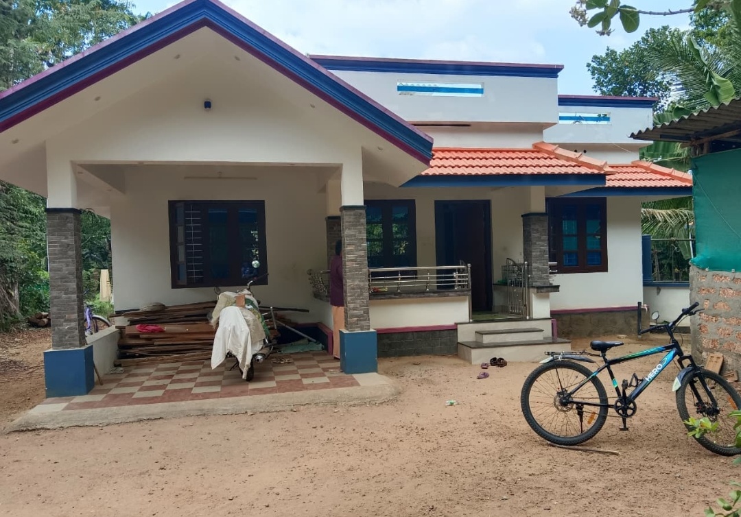 3 Bed room with one common bathroom in 10.5 cent plot